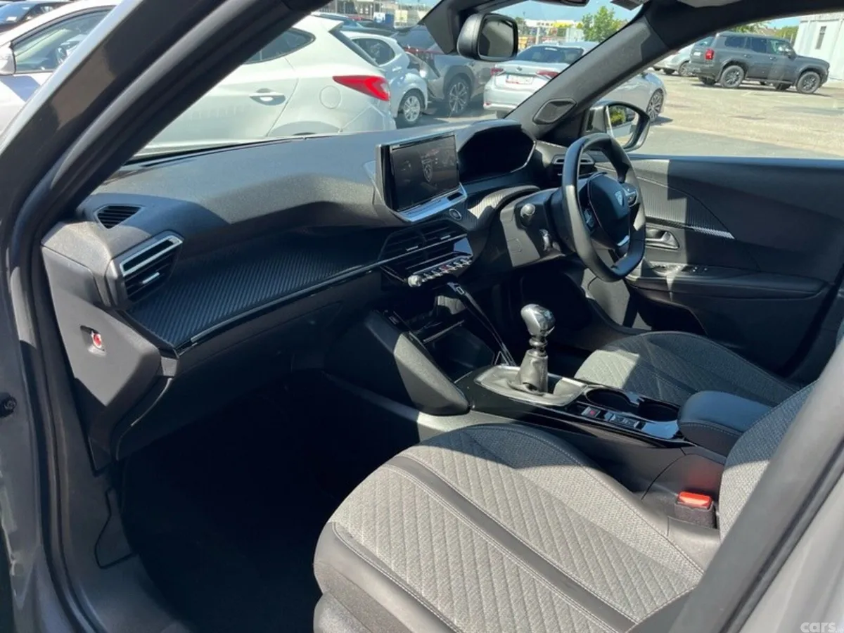 Peugeot 2008 MPV, Petrol, 2024, Grey