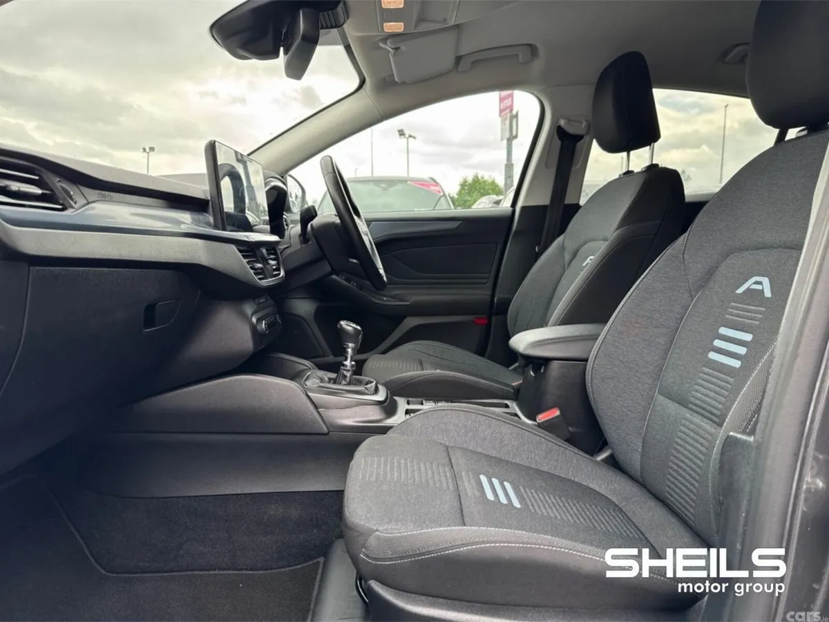 Ford Focus Hatchback, Petrol, 2024, Grey