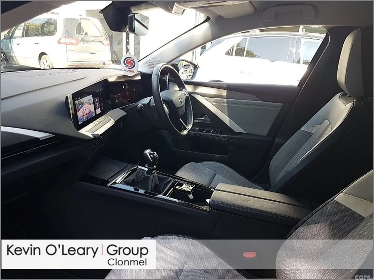 Opel Astra Hatchback, Petrol, 2023, Black