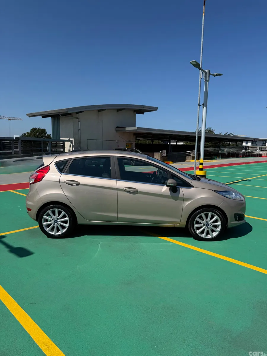 Ford Fiesta Hatchback, Petrol, 2016, Silver