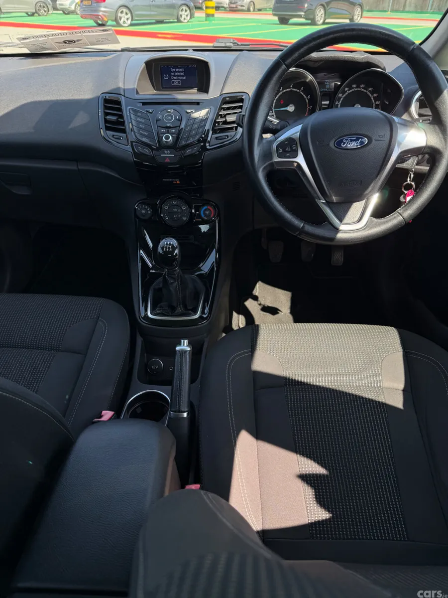 Ford Fiesta Hatchback, Petrol, 2016, Silver