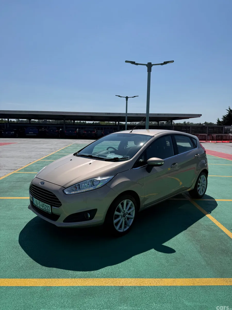 Ford Fiesta Hatchback, Petrol, 2016, Silver