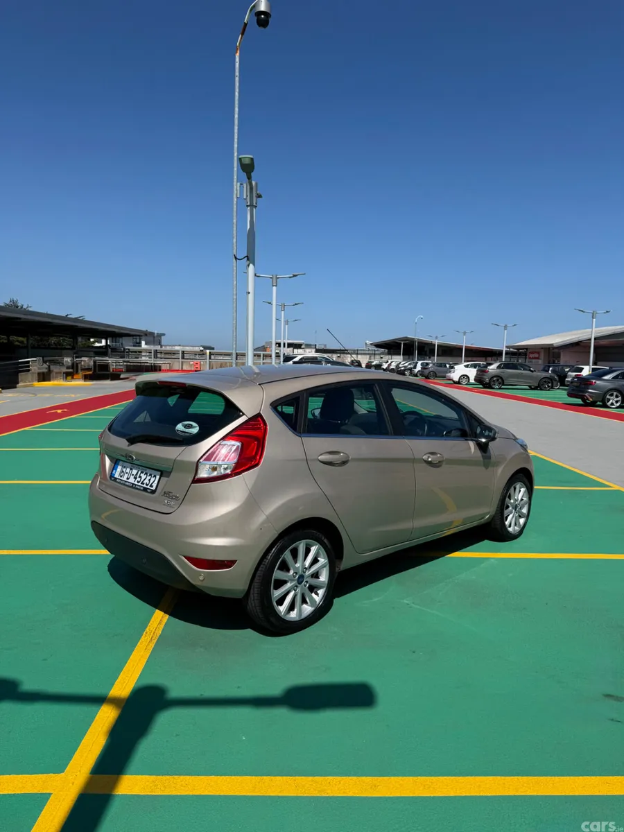 Ford Fiesta Hatchback, Petrol, 2016, Silver