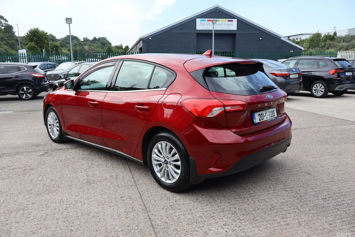 Ford Focus Hatchback, Diesel, 2020, Red