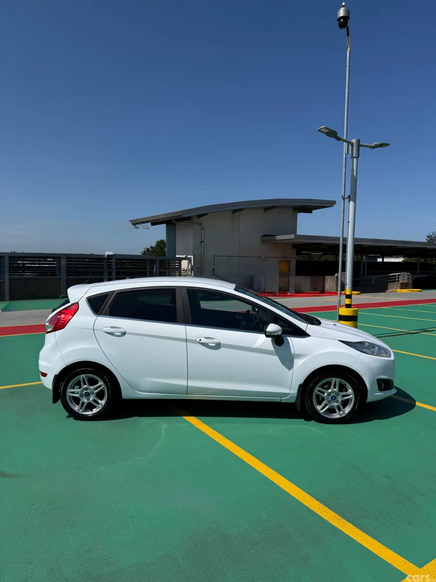 Ford Fiesta Hatchback, Petrol, 2015, White
