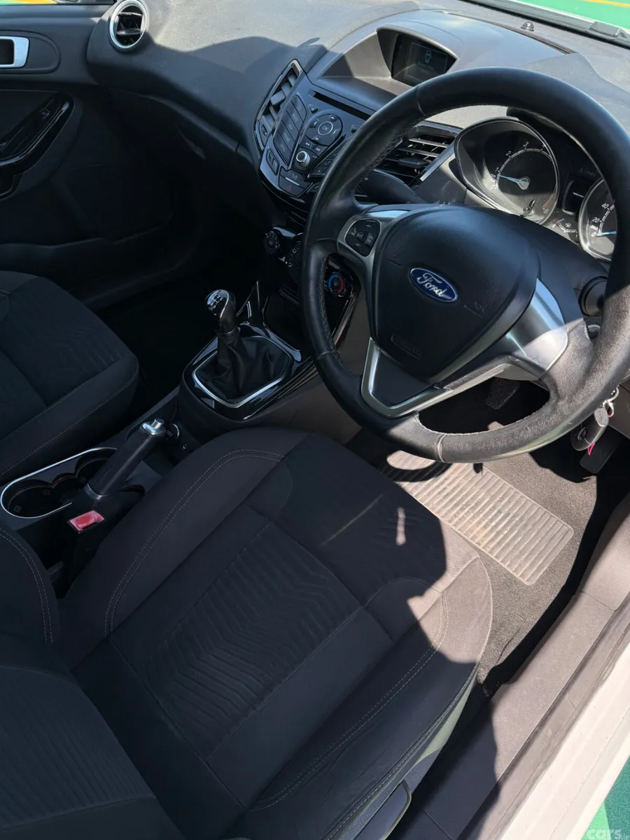 Ford Fiesta Hatchback, Petrol, 2015, White