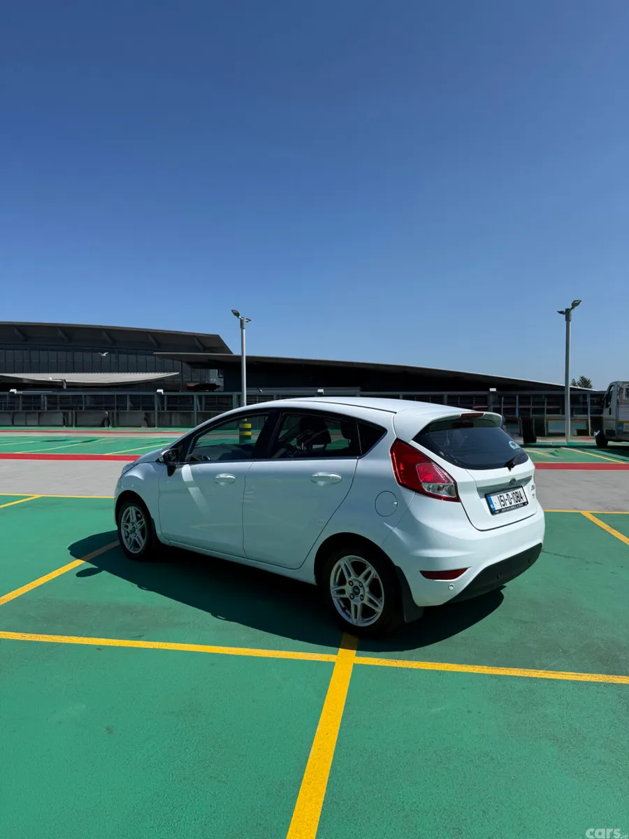 Ford Fiesta Hatchback, Petrol, 2015, White