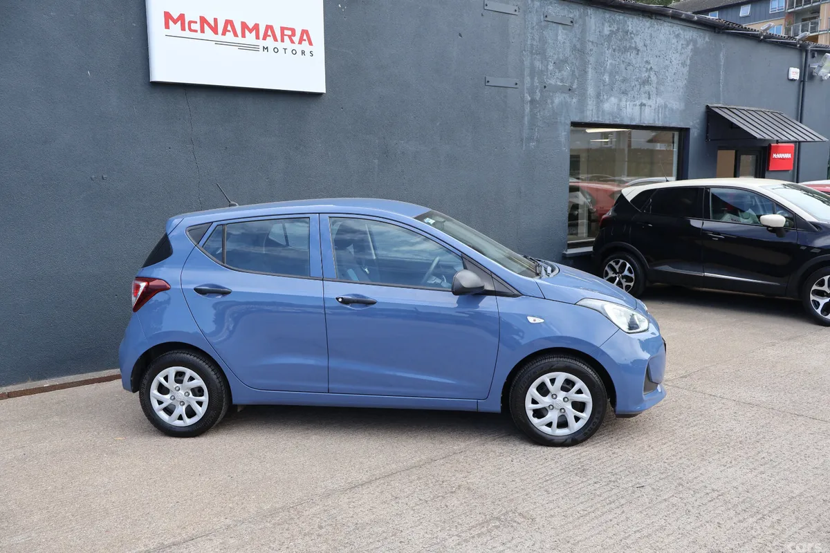 Hyundai i10 Hatchback, Petrol, 2018, Blue