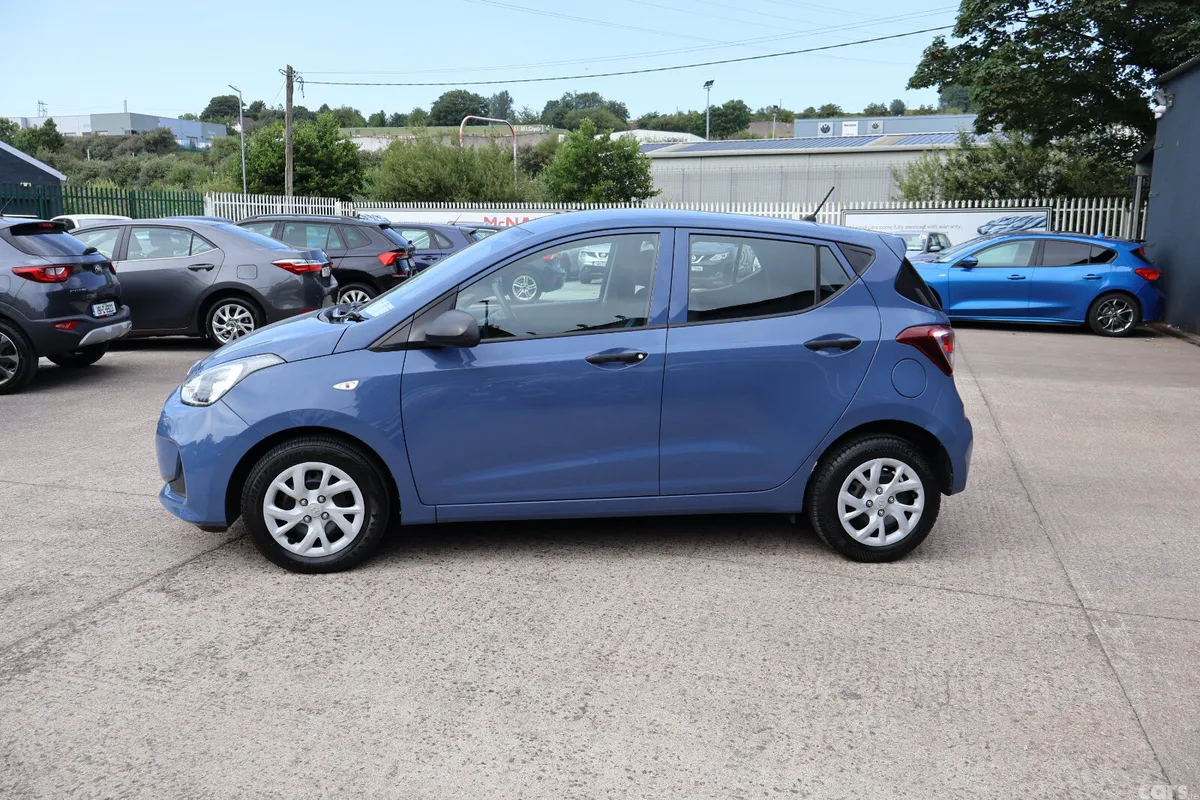 Hyundai i10 Hatchback, Petrol, 2018, Blue