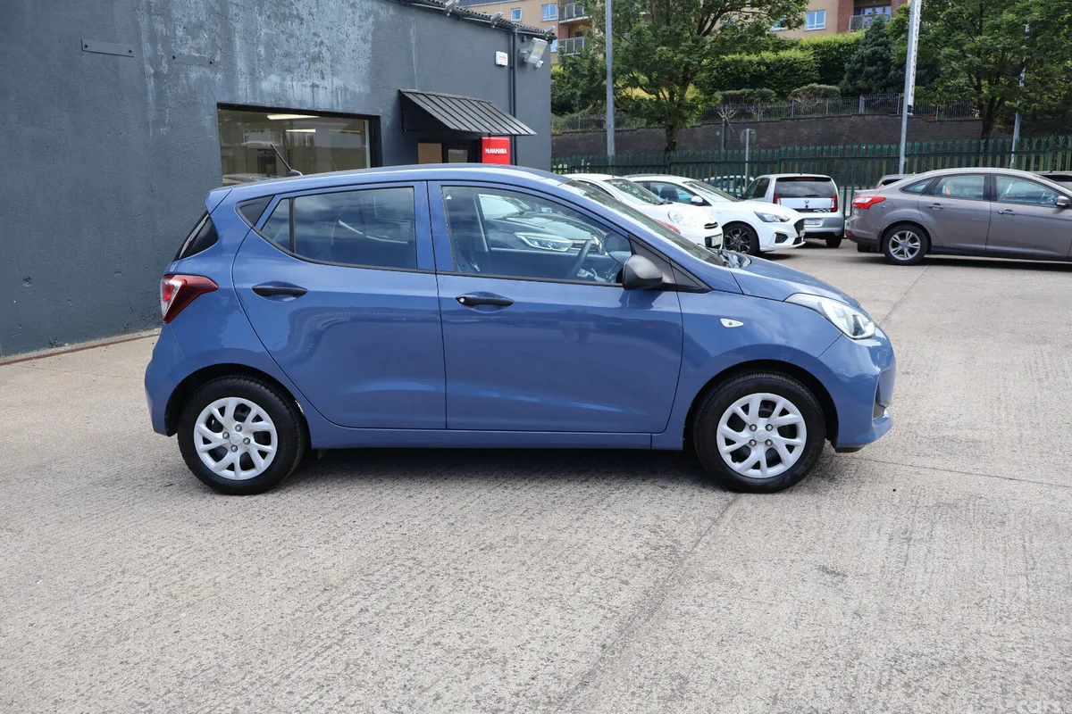Hyundai i10 Hatchback, Petrol, 2018, Blue