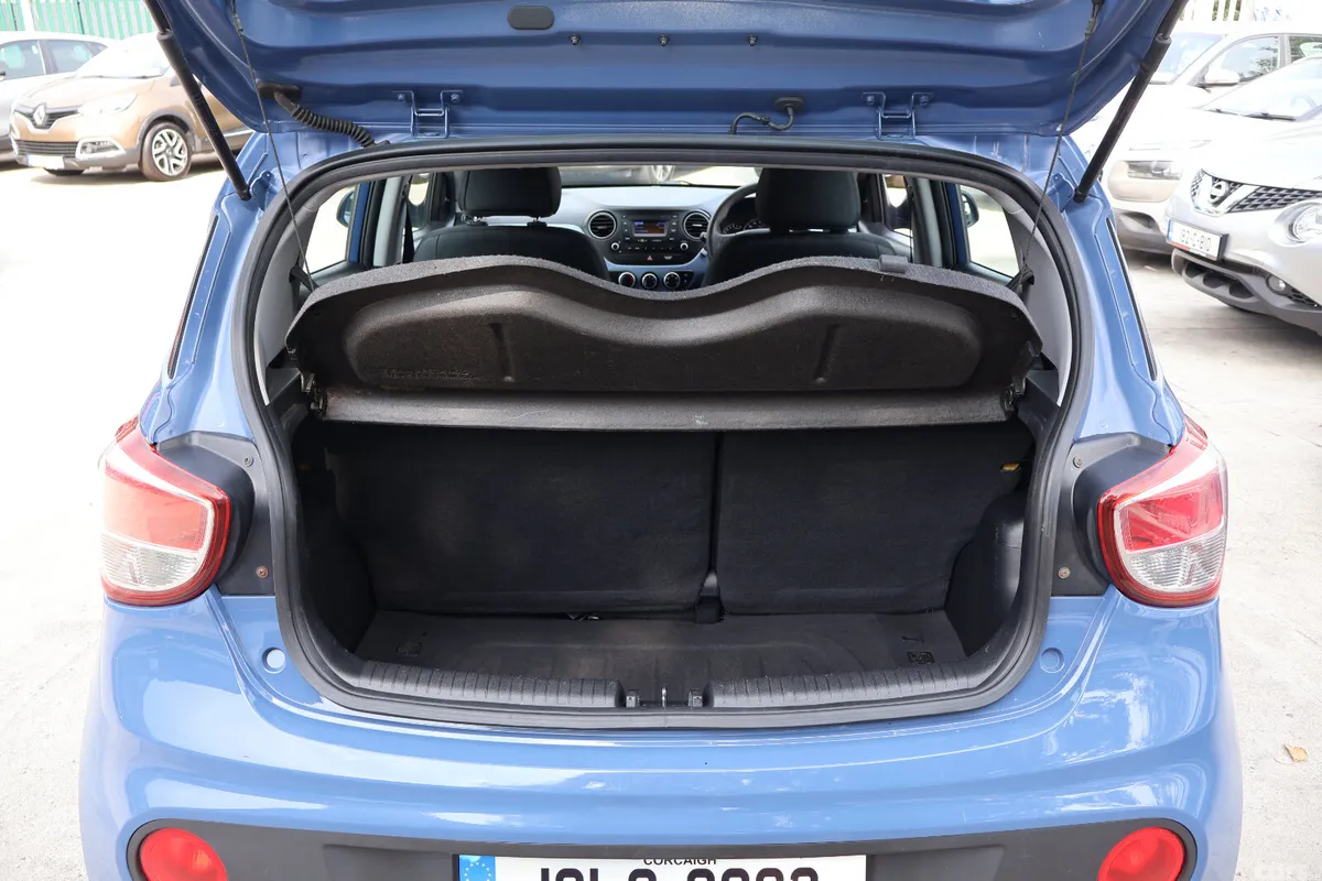 Hyundai i10 Hatchback, Petrol, 2018, Blue
