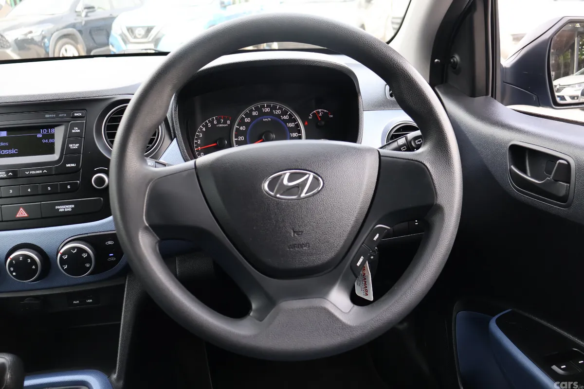 Hyundai i10 Hatchback, Petrol, 2018, Blue