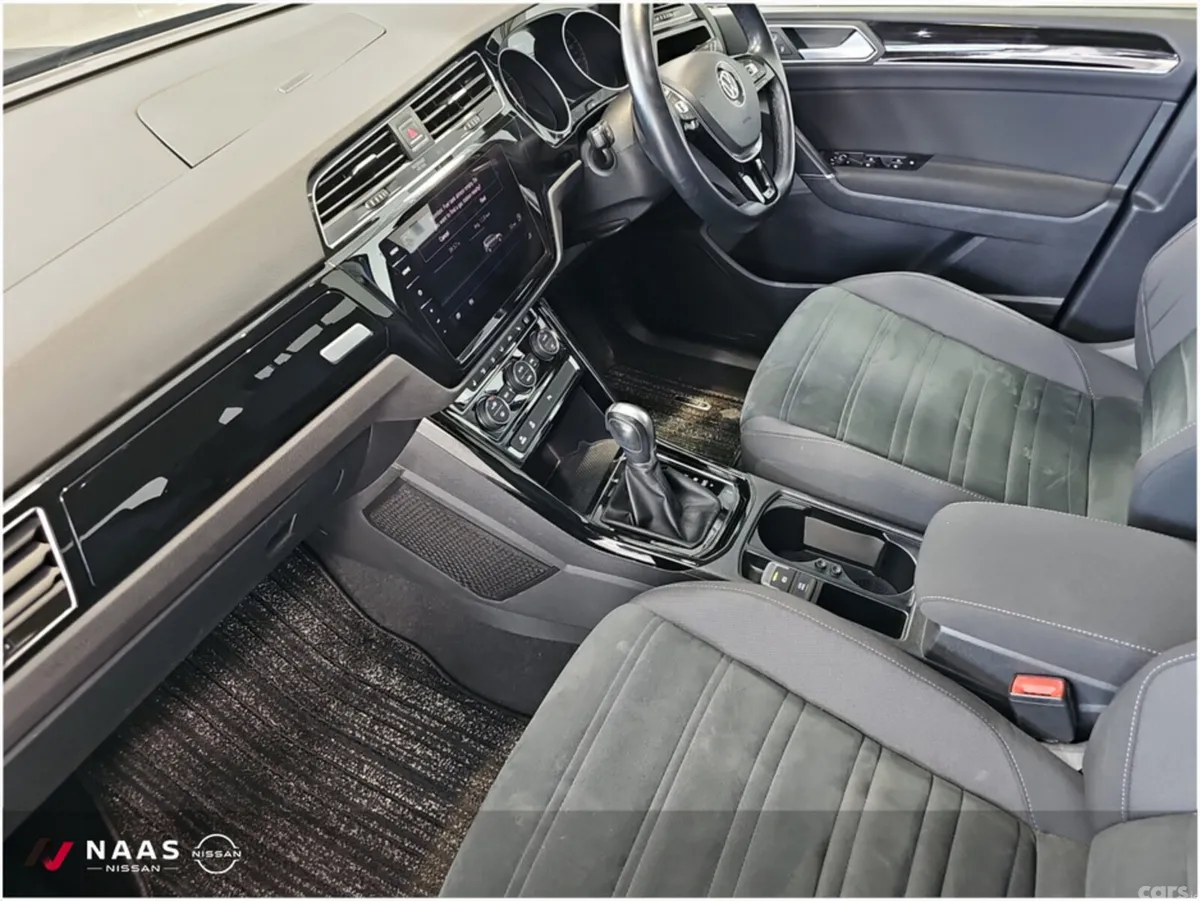 Volkswagen Touran SUV, Petrol, 2019, Blue