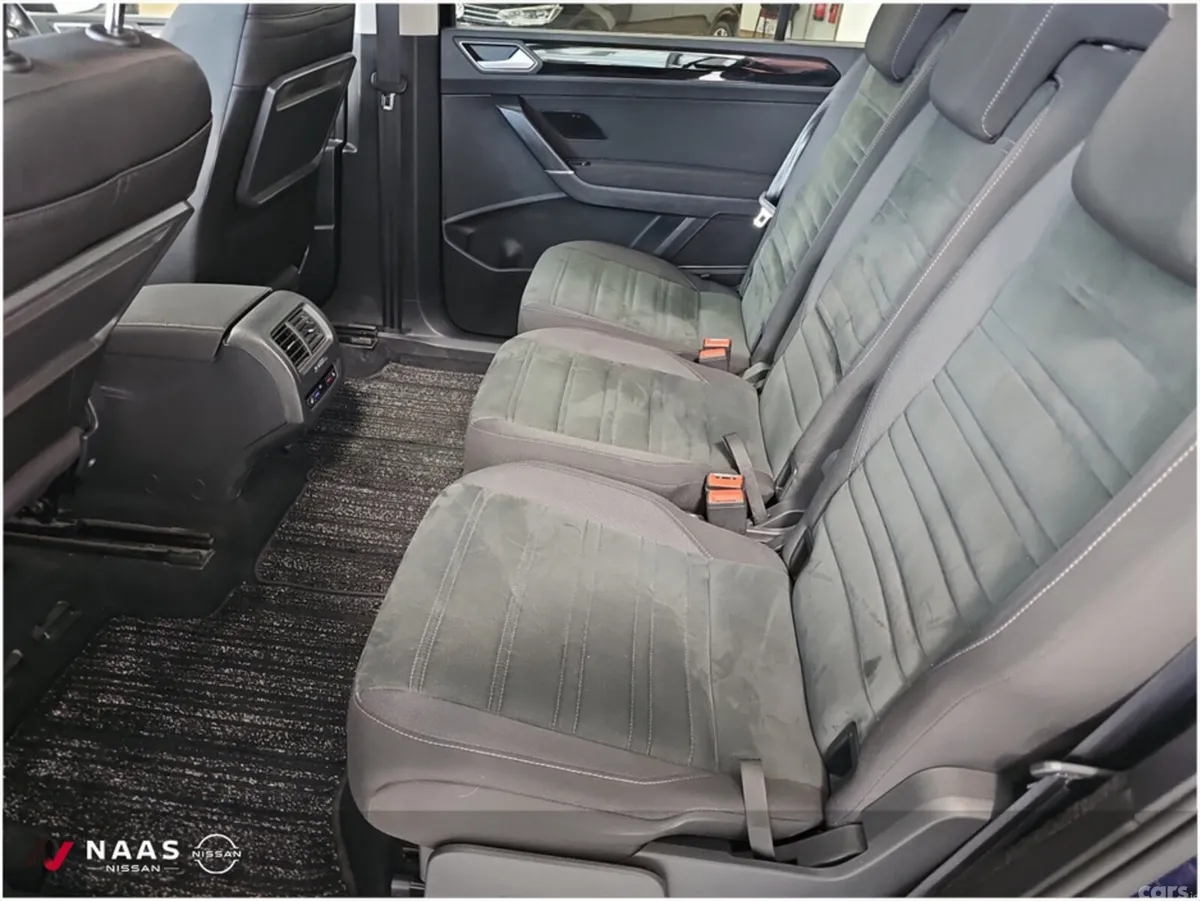 Volkswagen Touran SUV, Petrol, 2019, Blue