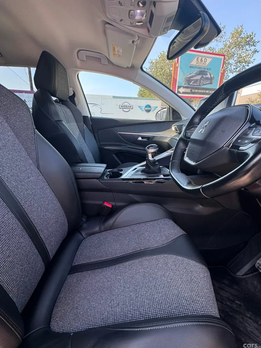 Peugeot 5008 MPV, Diesel, 2019, White
