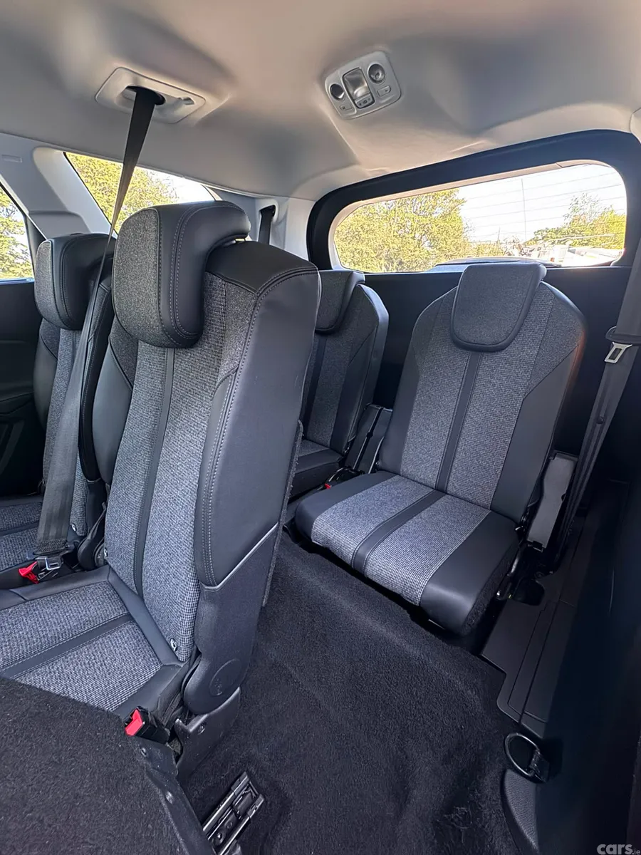 Peugeot 5008 MPV, Diesel, 2019, White