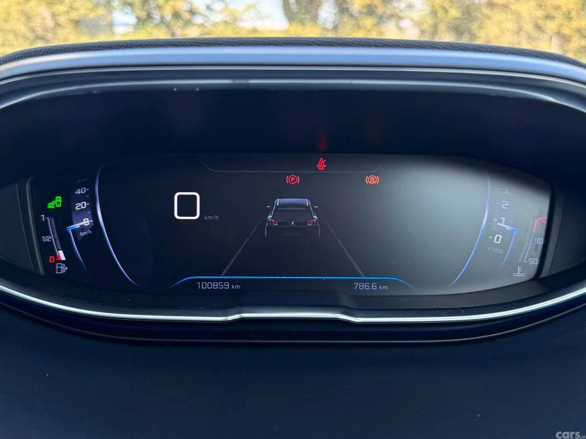 Peugeot 5008 MPV, Diesel, 2019, White