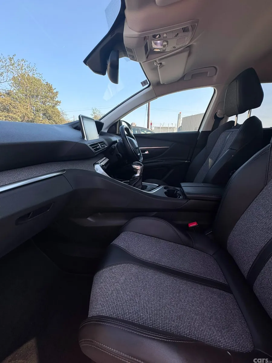 Peugeot 5008 MPV, Diesel, 2019, White