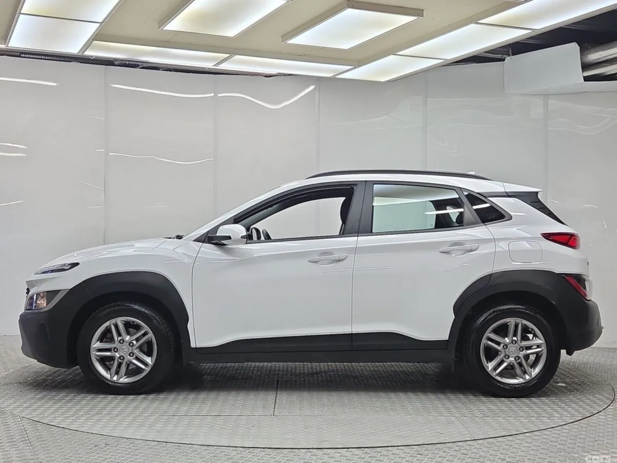 Hyundai KONA MPV, Petrol, 2023, White