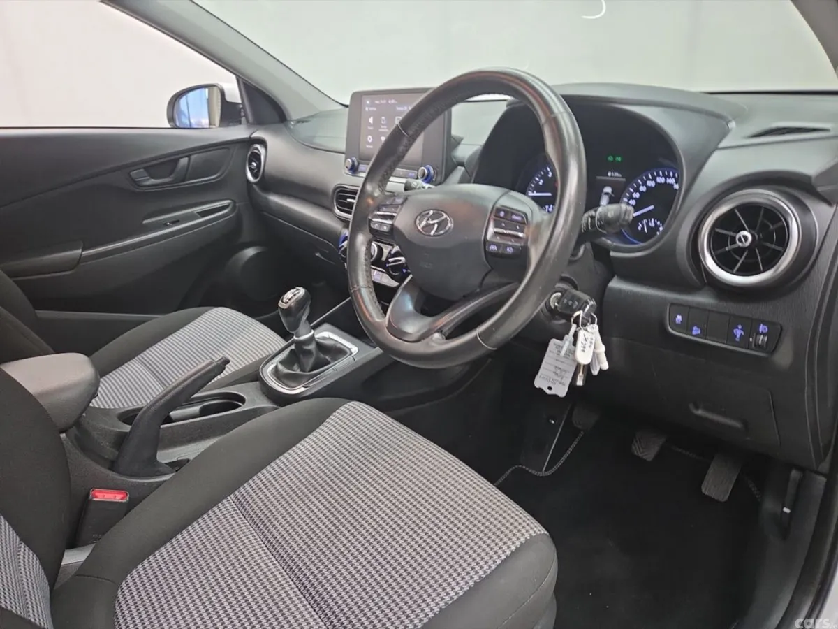 Hyundai KONA MPV, Petrol, 2023, White