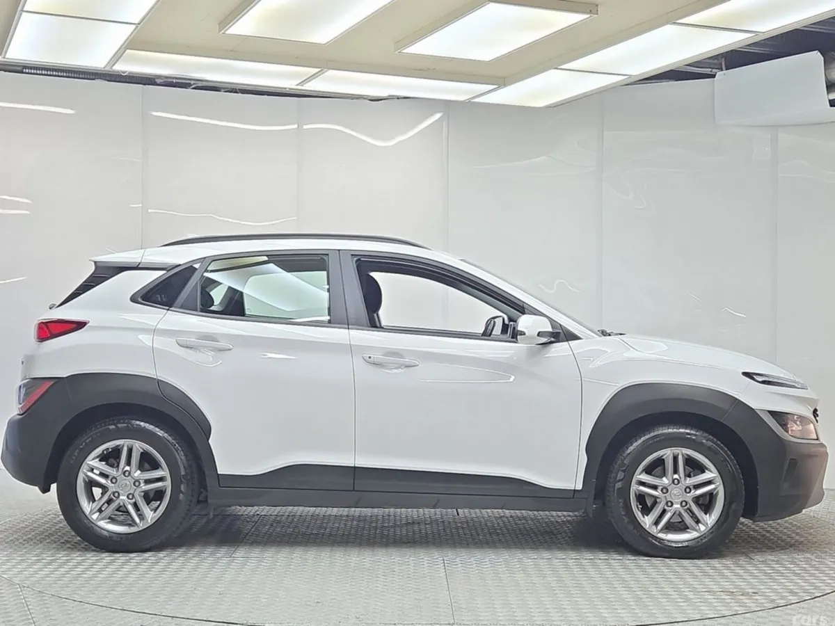 Hyundai KONA MPV, Petrol, 2023, White