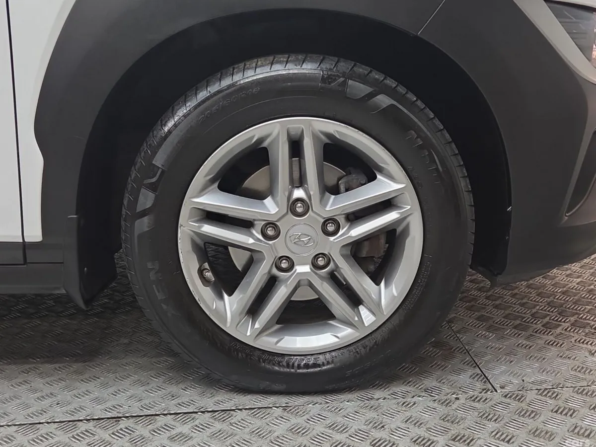 Hyundai KONA MPV, Petrol, 2023, White