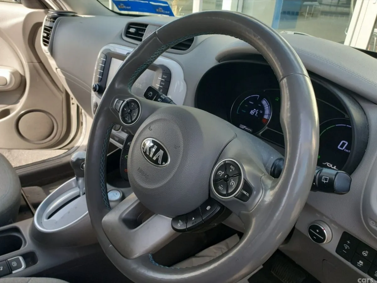 Kia Soul Hatchback, Electric, 2017, White