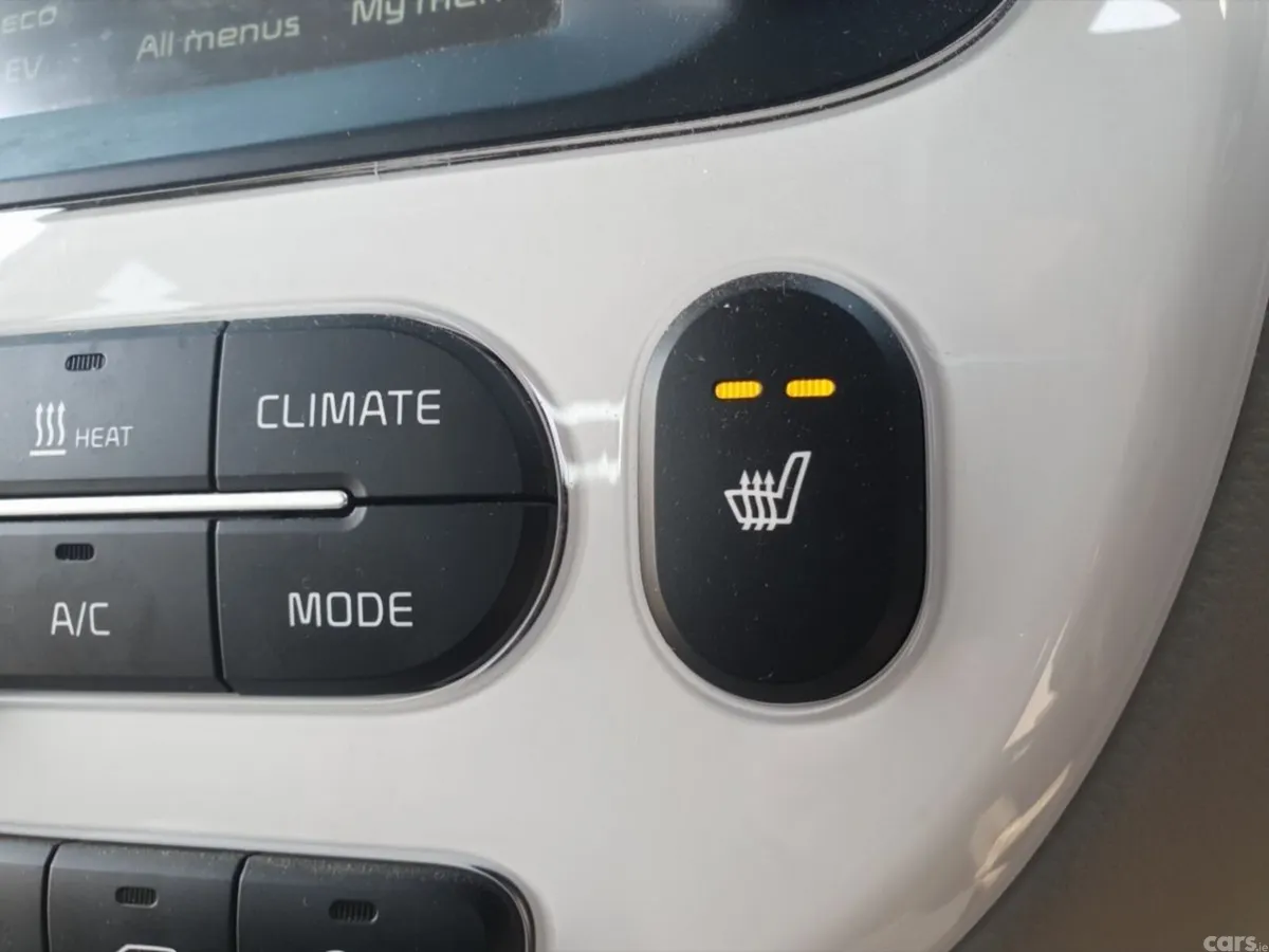 Kia Soul Hatchback, Electric, 2017, White