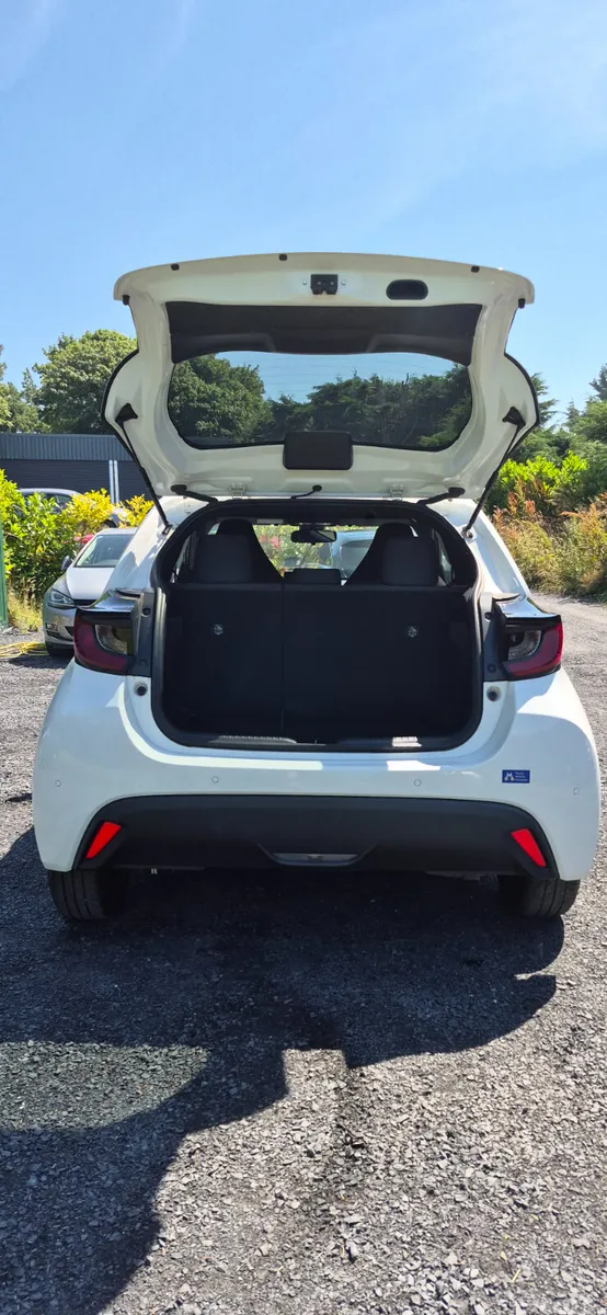 Toyota Yaris Hatchback, Petrol, 2021, White