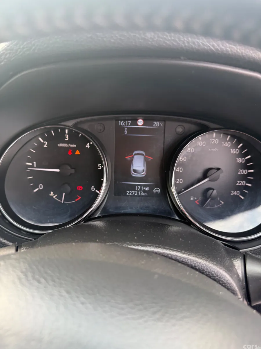 Nissan Qashqai Hatchback, Diesel, 2014, Silver