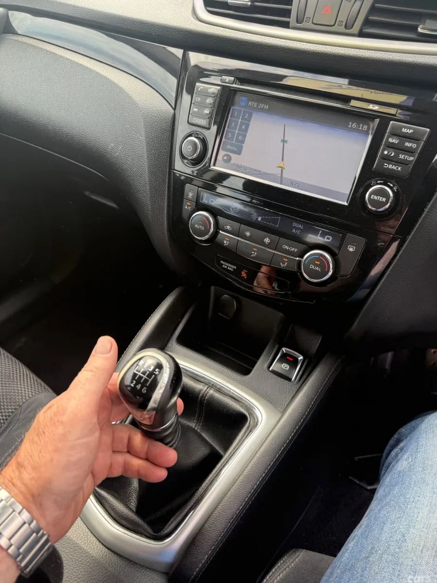 Nissan Qashqai Hatchback, Diesel, 2014, Silver
