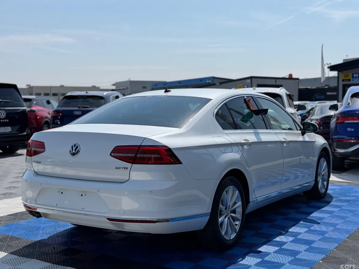 Volkswagen Passat Saloon, Diesel, 2019, White