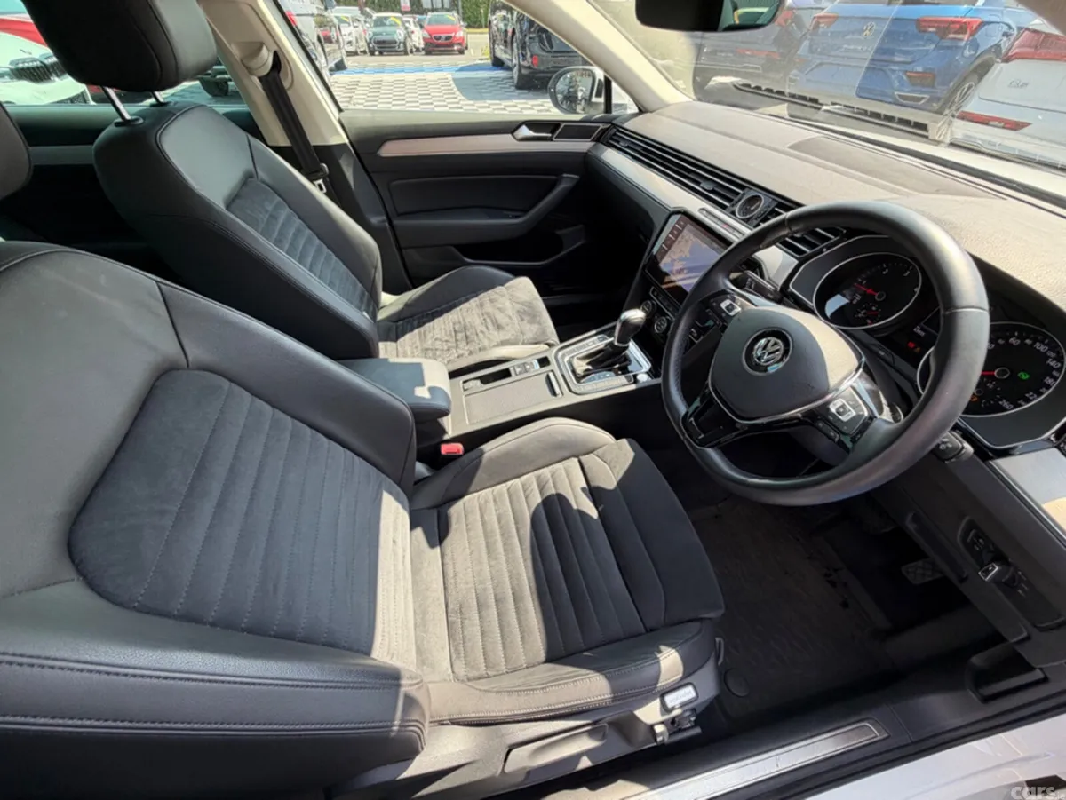 Volkswagen Passat Saloon, Diesel, 2019, White