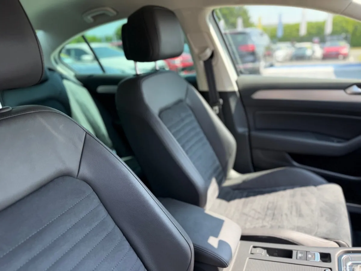 Volkswagen Passat Saloon, Diesel, 2019, White