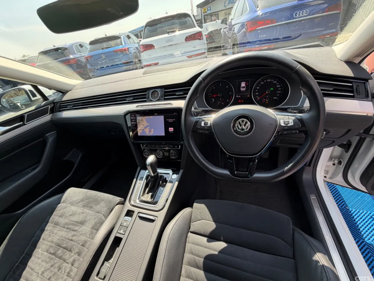 Volkswagen Passat Saloon, Diesel, 2019, White