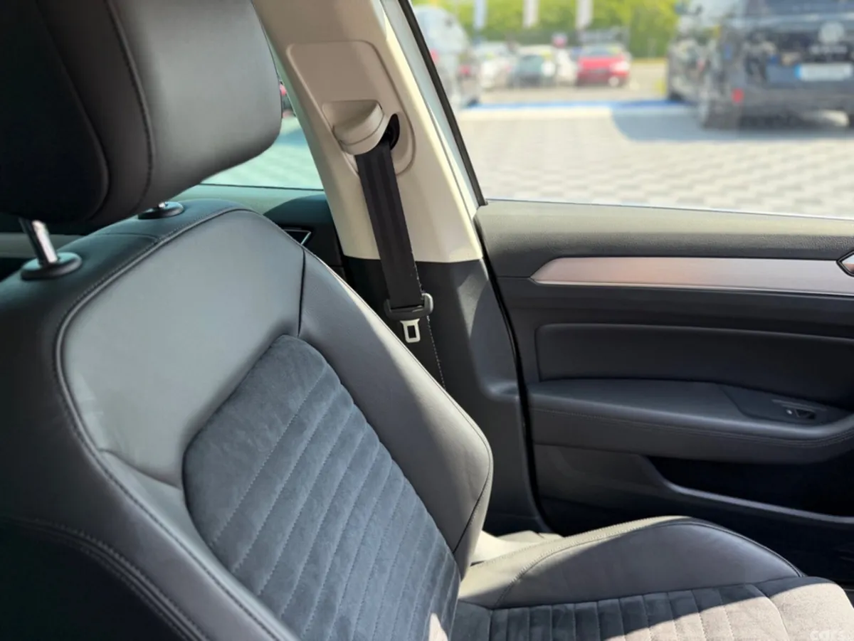 Volkswagen Passat Saloon, Diesel, 2019, White