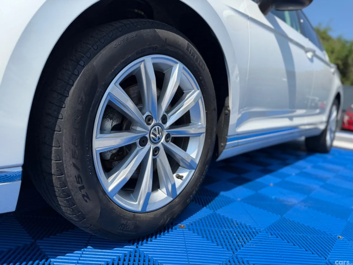 Volkswagen Passat Saloon, Diesel, 2019, White