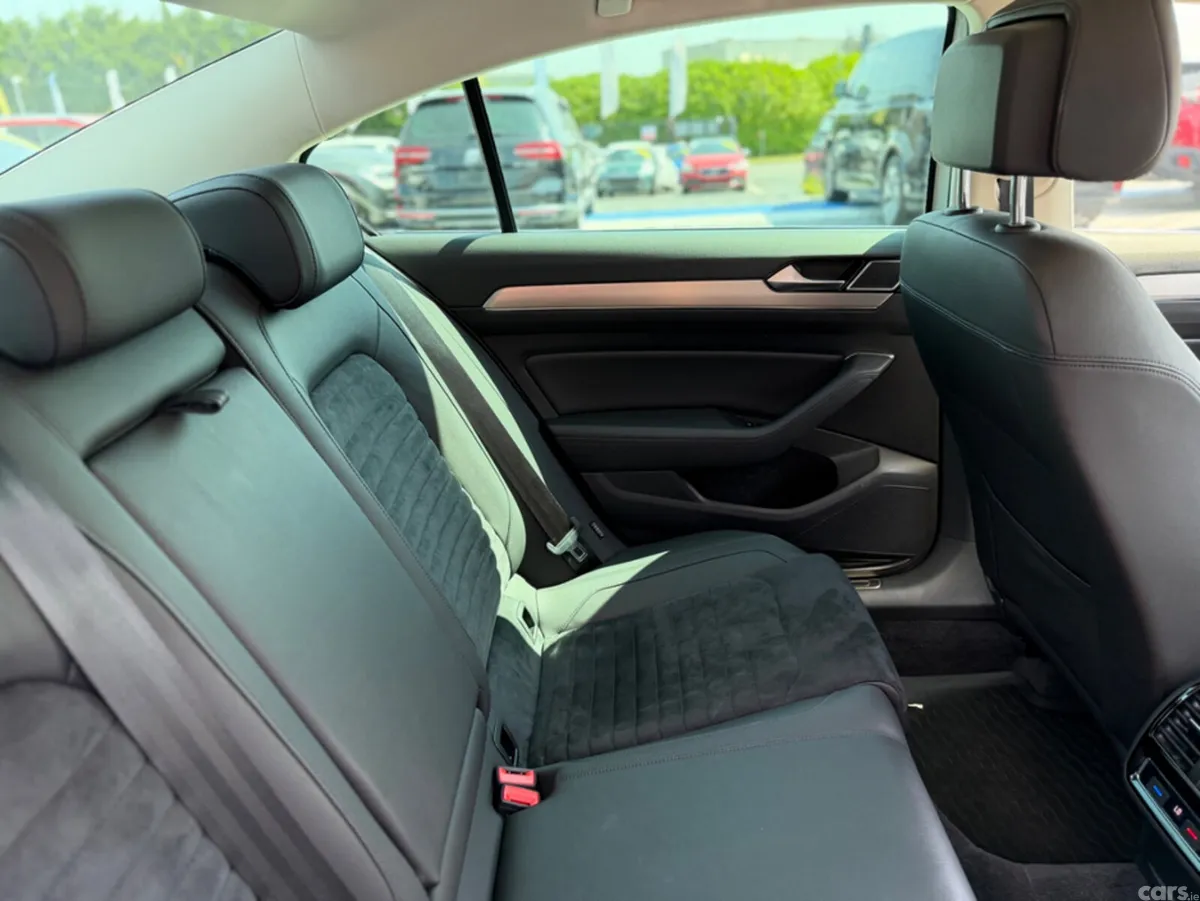 Volkswagen Passat Saloon, Diesel, 2019, White