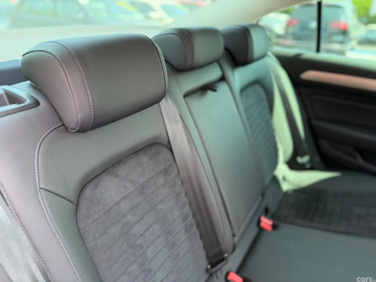 Volkswagen Passat Saloon, Diesel, 2019, White