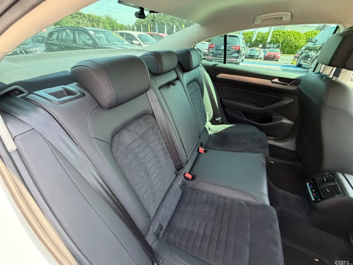 Volkswagen Passat Saloon, Diesel, 2019, White
