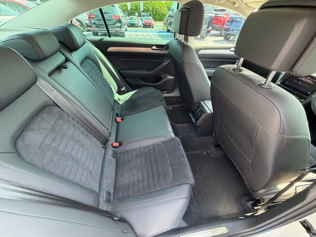Volkswagen Passat Saloon, Diesel, 2019, White
