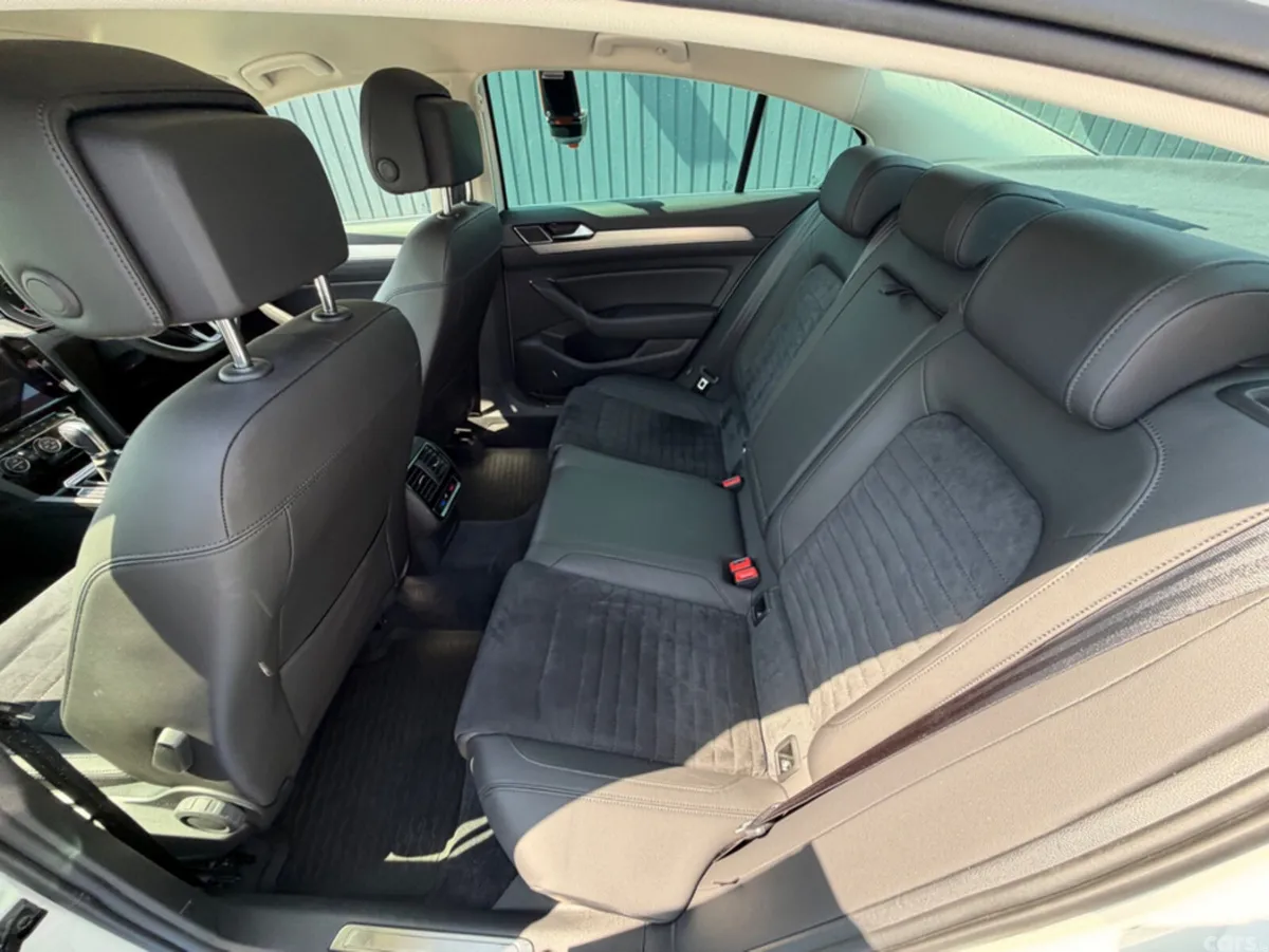 Volkswagen Passat Saloon, Diesel, 2019, White