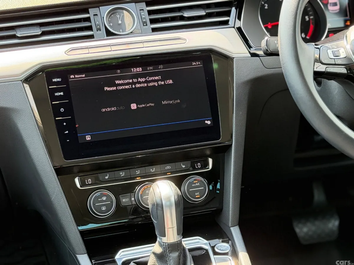 Volkswagen Passat Saloon, Diesel, 2019, White
