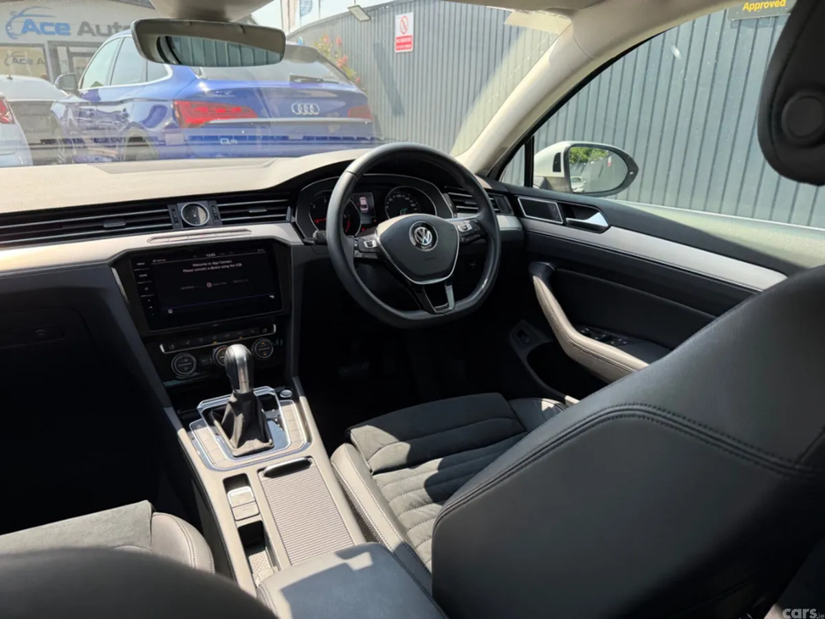Volkswagen Passat Saloon, Diesel, 2019, White