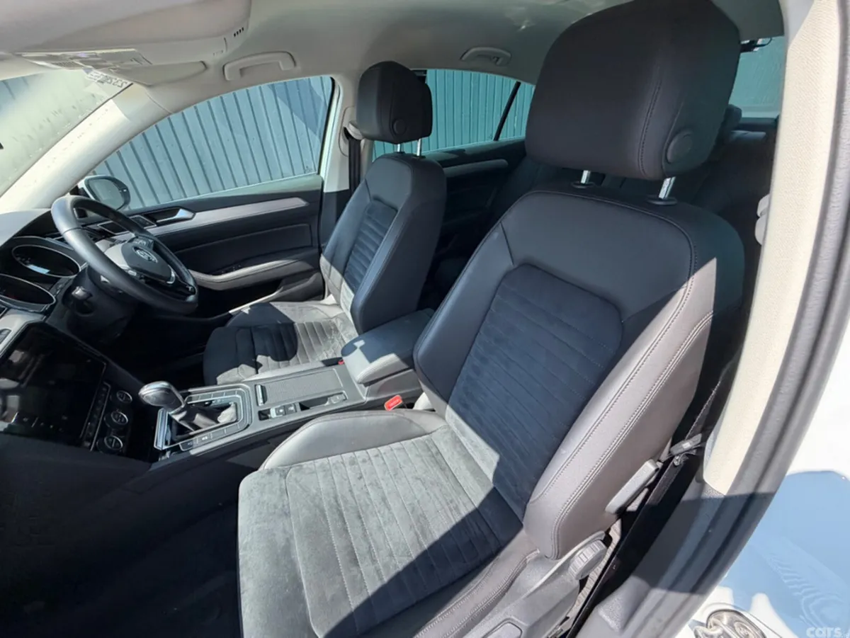 Volkswagen Passat Saloon, Diesel, 2019, White