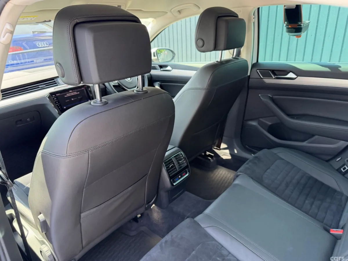Volkswagen Passat Saloon, Diesel, 2019, White