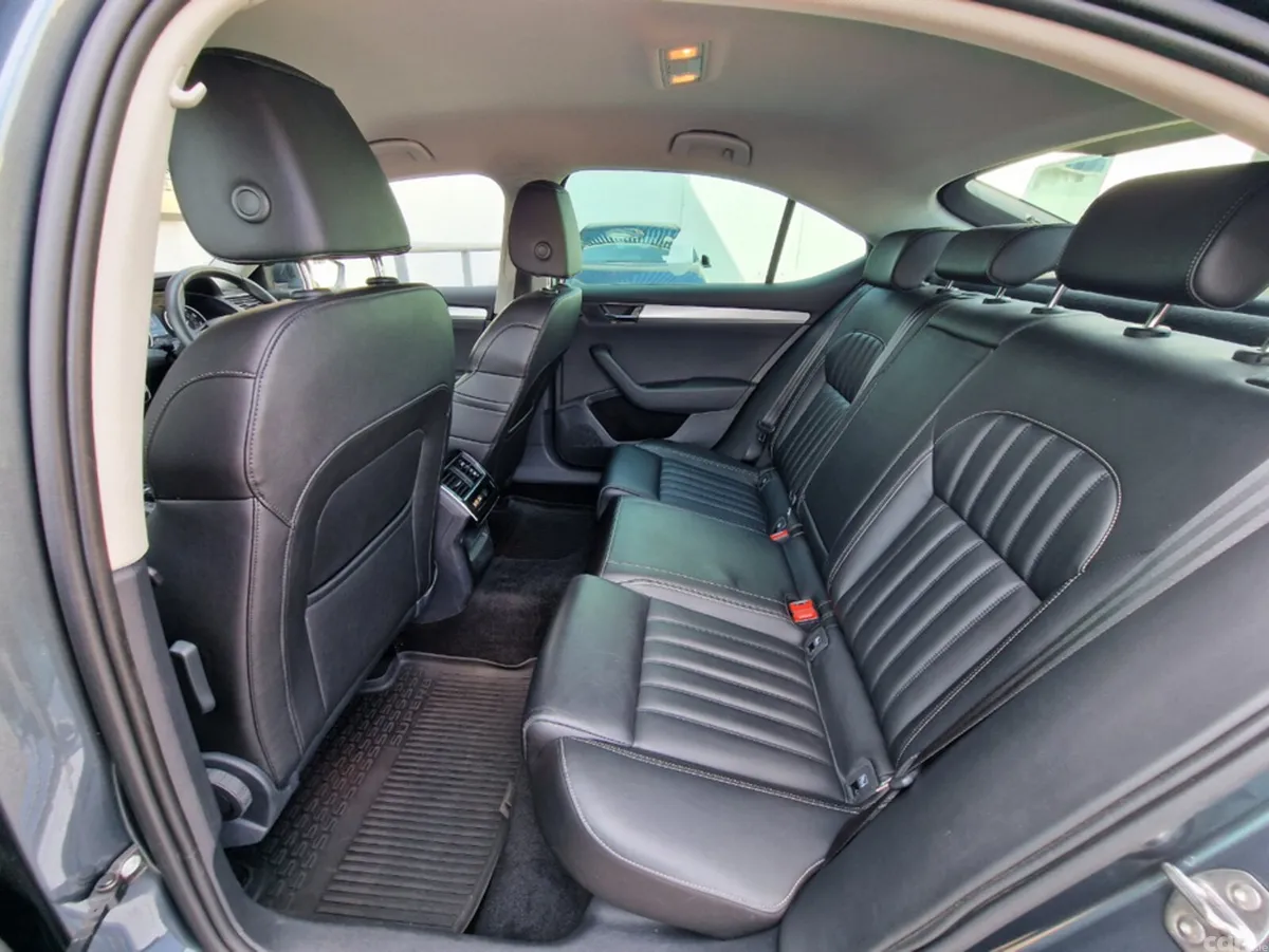Skoda Superb Hatchback, Petrol, 2019, Grey