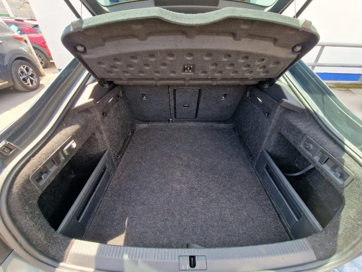 Skoda Superb Hatchback, Petrol, 2019, Grey