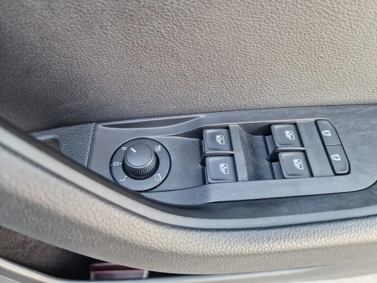 Skoda Superb Hatchback, Petrol, 2019, Grey
