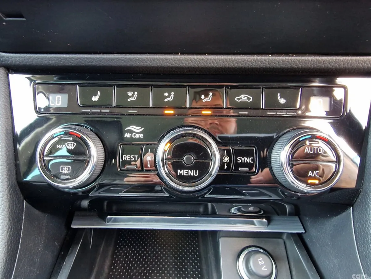 Skoda Superb Hatchback, Petrol, 2019, Grey